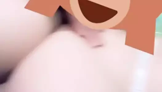 İri güzel kadının göğüsleri