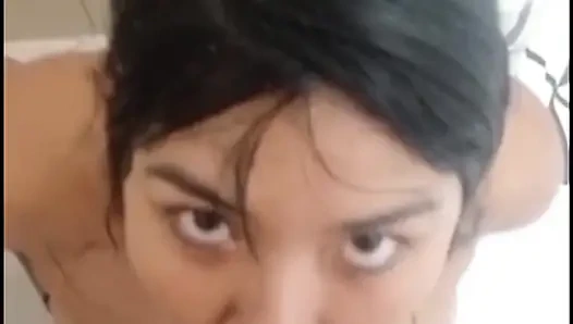 En iyi arkadaşımla tutkulu bir an yaşıyorken banyoda altın duş