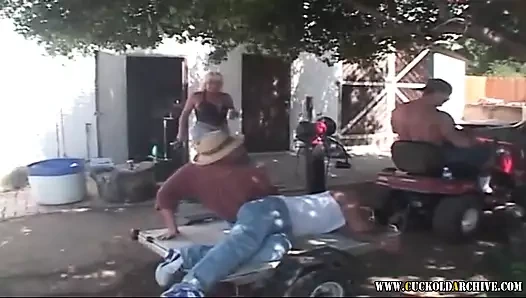 Aldatılan koca arşivi - büyük memeli motorcu evli kadın grup seks yapıyor