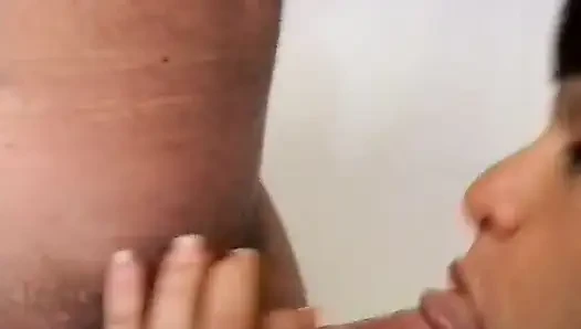 Genç esmer ile edepsiz fetiş oyunu