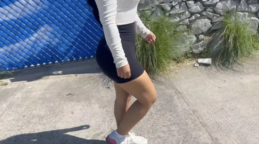 Büyük götlü latin orta yaşlı seksi kadın Ely Marquez, Guadalajara, Meksika'daki seks dükkanına bir gezi yapıyor