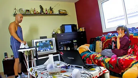 Eva sıkı amcığıyla harika sikişiyor