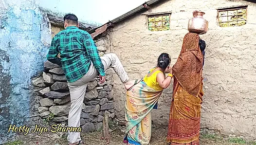 18 yaşındaki çift kayınvalidesi ile ilk kez açık havada üçlü seks yapıyor sert ve sert sikiş