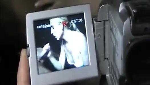 Azgın Sürtükler Yarak Emiyor Ve Sert Sikişiyor