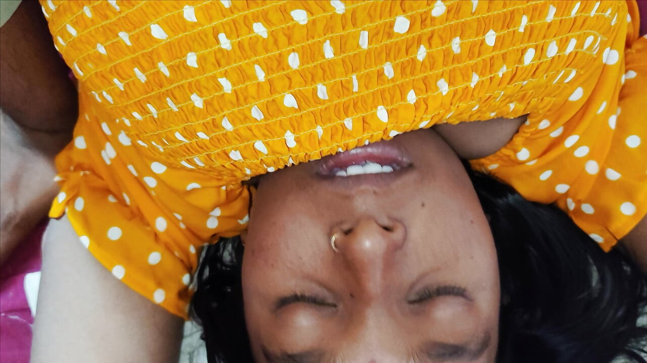 Desi Aunty Sex- Bhabhi ki pati ne pregnant kiya tha, aaur bhabhi ke devar ne bhabhi ke pert per viey gira diya khub choda bhabhi ko.