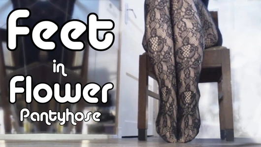 Siyah çiçeklerle sıkı