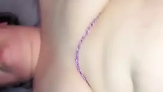 Lanet karısı yeni meme kelepçelerini deniyor