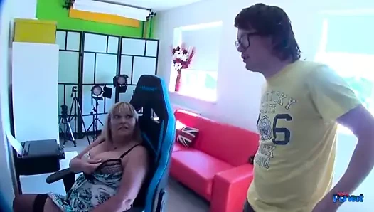 Nerdpervert - alisha çok fazla emmek istiyor