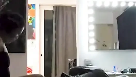 Dominafire Anal Kadın Kılıklı Sürtüğü Sikiyor