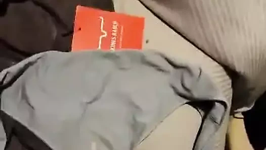 Yeğeninin külotunda boşalma