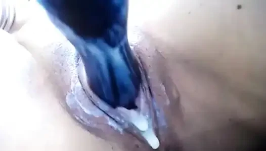 Üniversiteli kız amcığını çok yakın gösteriyor!