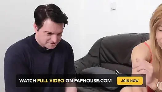 Orta yaşlı seksi kadın tükürme eylemi