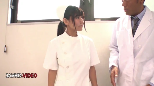 Yoğun Japon hemşire üçlü grup seks onları azgın bırakıyor ve sallıyor