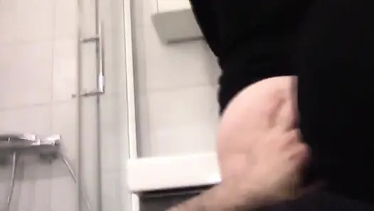 Tanrıça Gloria'nın banyoda göt fetişi seansı