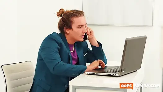 Orospu çocuğu tarafından tasarlandı: Ateşli, büyük, doğmuş küreler ve sert çekim ile xxx porno!