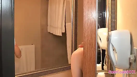 Lola Hunter otel çalışanıyla tekrar sikişiyor