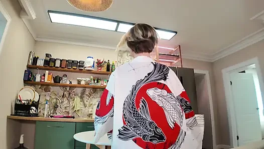 O kadar iyi yaladı ki iki kez boşaldım.