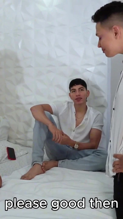 Ключевой момент из "Гей-пара приглашает их соседа, и они в конечном итоге трахают ее между ними"