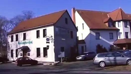 Kadife swingers kulüp karısı diğer kulüp üyelerini baştan çıkarıyor