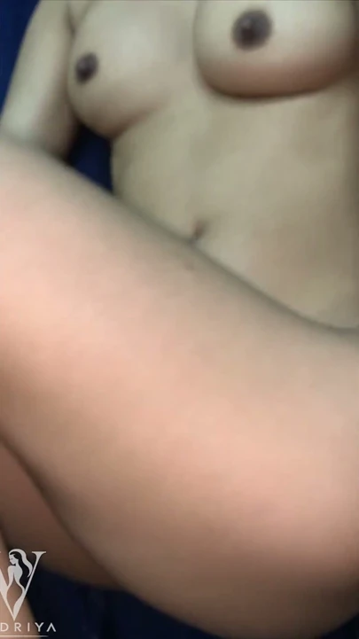 Hintli yalnız kız mastürbasyon yapıyor ev yapımı minyon amcık oyunu wickedriya