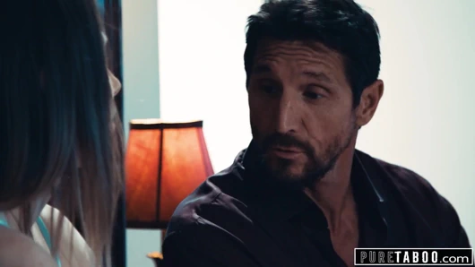 Saf tabu üvey anne üvey amca ile genç yakalandı ve katıldı