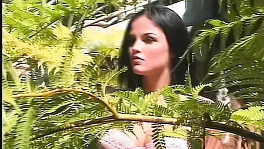 Komşuyla açık havada