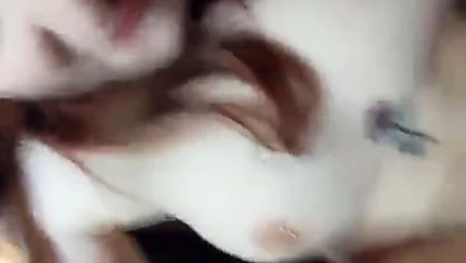 Cucks kız güzel bir Creampie alıyor!