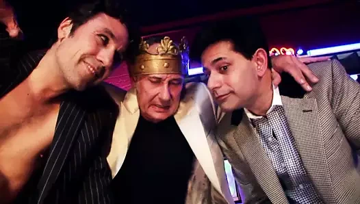 Birçok fahişe ve birçok ve çeşitli büyük musluklar ile bir grup seks partisi