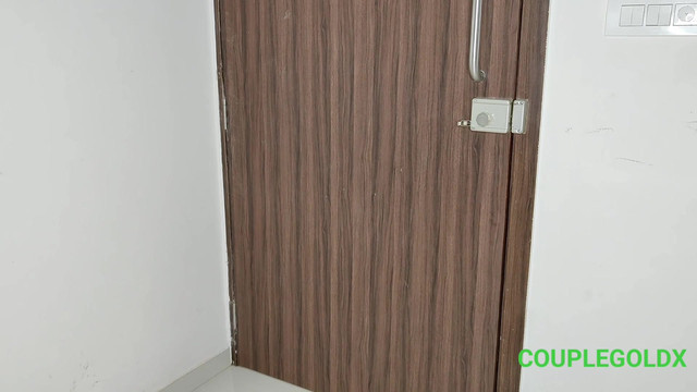 Komal kam dhundne gayi aur Malik ne majburi ka uthata fayda