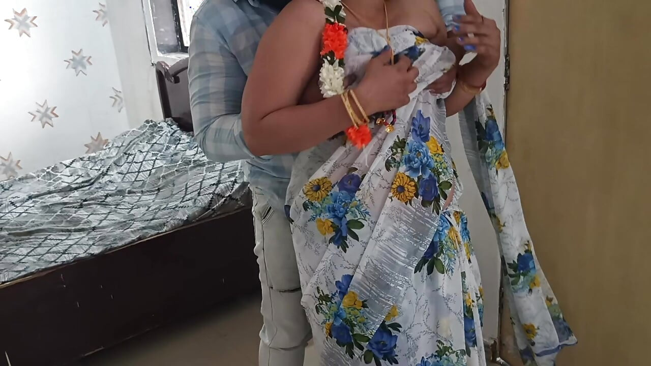 Telugu teyzenin romantik binişi üvey erkek kardeşiyle sikişiyor