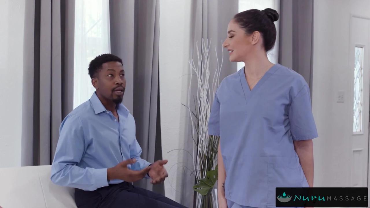 सेक्सी नूरु मसाज में पत्नी के साथ पति