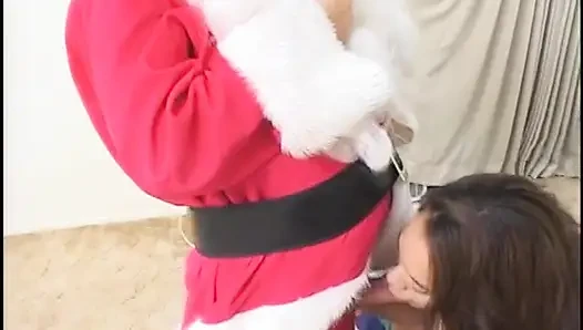 Noel Baba'nın güzel bir oral seks için gelmesini izle