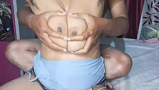 Büyük memeli masaj ateşli desi Hintli yenge