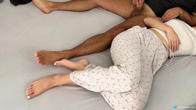 Üvey kız kardeş Mia ilk ücretsiz kullanım deneyimi