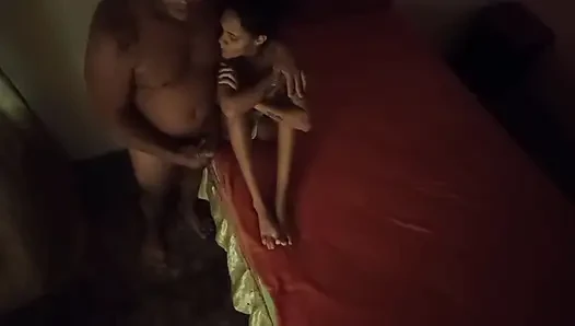 Üvey babam göt deliğimi yemem için bana para ödüyor.
