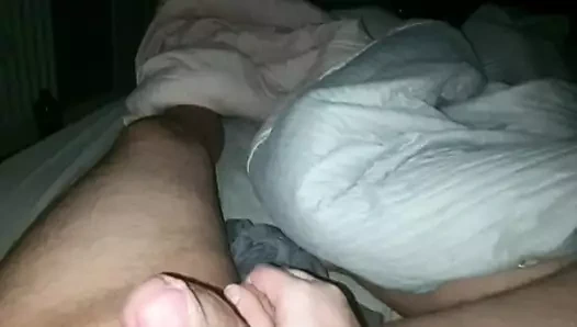 Üvey anne lütfen partiden sonra üvey oğlunun sikini elle muamele edebilir misin?