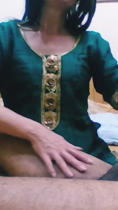 Sadece Elini Sikime Koy ve Boşalmama Yardım Et | Bölüm 1