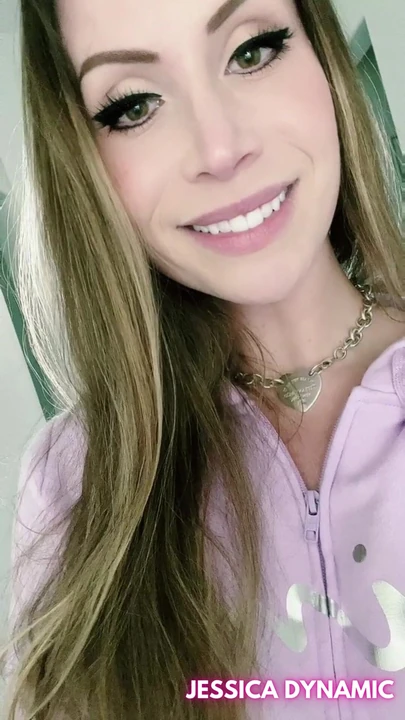 Подушка трется о трусики неудачника - Jessica Dynamic