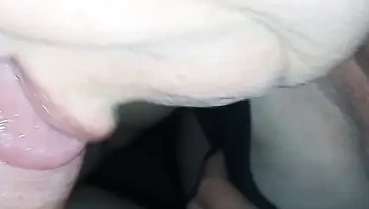 2026'da Békéscsaba'da, Roma eşi Zsanett'in gizli arabası yabancı bir adamı şımartıyor – dolgun dudakları nabızla mükemmel şekilde kapanıyor