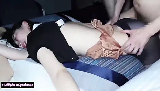 Temiz ve idol tarzı ikili tepelerinde parlıyor, acımasız kimyanın çarpıcı bir görsel kaydı