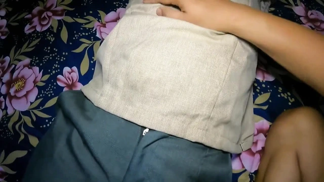 Öğretmen Ella içine boşalmaktan gerçekten hoşlanıyor