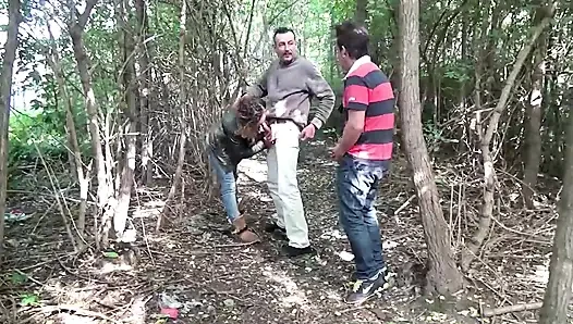 Sürtük kız üçlü sekste sikiliyor