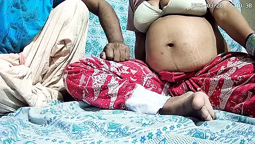 Genç oğlan ve kız yatak odasında seks yapıyor 39765