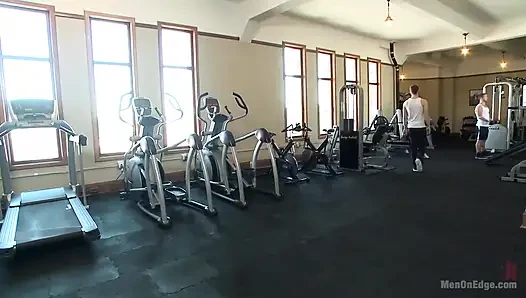 Spor salonu sporcusu isteğine karşı sikiliyor
