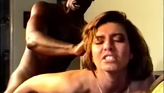 Büyük siyah yarak emiyor, kıllı amcık minyon domalma pozisyonunda sikişiyor