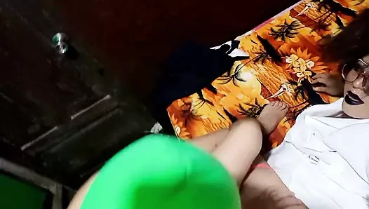 HEMŞIRE ONA NAZIK BIR ŞEKILDE NASıL SIKIŞMESI ÖĞRETEN HASTASı SAYESINDE ÇOK YAVAŞ VE SEVGIYLE ANAL SEKS YAPıYOR