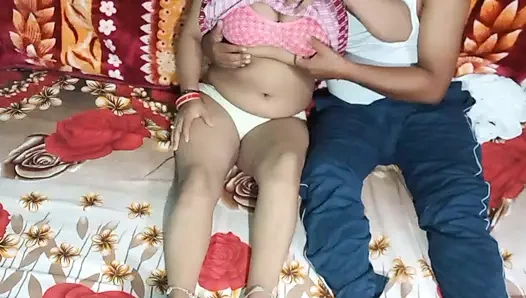 Hintli güzel üvey teyze romantizm yaşıyor.