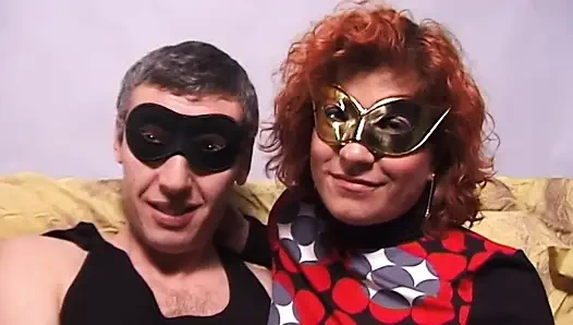 Garip amatör çift kamera önünde sikişiyor