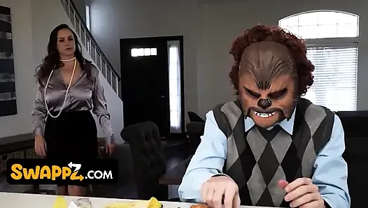 Büyük memeli tombul lexi luna, bella rossi ve codey carter vahşi grup sikişinde