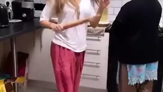 Pakistanlı İngiliz öğretmen mehreen dansı